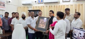 उद्योग व्यापार संगठन ने जिलाधिकारी से मिलकर रखीं समस्याएं