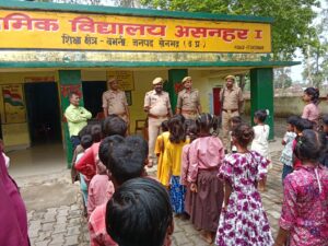 पुलिस ने प्राथमिक विद्यालय के बच्चो को दिया आपदा प्रबंधन की जानकारी