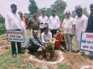 एक पेड़ मां के नाम अभियान के तहत होगा 4 लाख 32 हजार पौधरोपण: बीडीओ