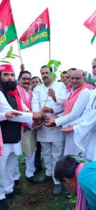 अखिलेश यादव के जन्मदिन पर समाजवादी पार्टी ने किया 101 पौधारोपण