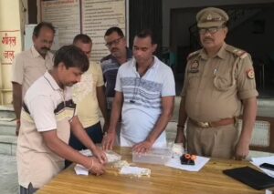 न्यायालय के आदेश पर पन्नूगंज पुलिस ने आवेदक को सौंपे 518 ग्राम चांदी के आभूषण