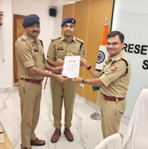 करोडो की संपत्ति जब्त करने वाले अधिकारियों को किया एसपी ने किया सम्मानित