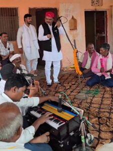 सियासत से सुरों तक: सांसद ने गुरु पूर्णिमा पर गाया बिरहा