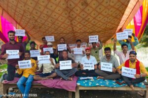 अडानी सीमेन्ट फैक्ट्री में रोजगार सहित दस सूत्रीय मांगो को लेकर ग्रामीण युवाओ का धरना जारी