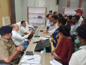 “शिकायतों का निस्तारण गुणवत्तापूर्ण व समयबद्ध हो” – जिलाधिकारी