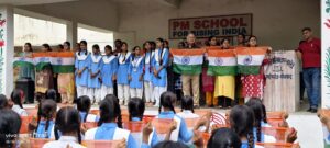 बालिकाओं के सामूहिक गायन से परिसर देशभक्ति के रंग में रंगा