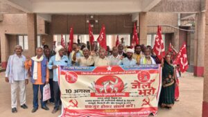 किसान सभा खेत मज़दूर यूनियन का जेल भरो आंदोलन , कलेक्ट्रेट पर विरोध प्रदर्शन