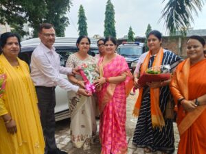 उपाध्यक्ष ने सुनी छात्राओं की समस्याएं, सुरक्षा आत्मनिर्भरता पर दिया जोर