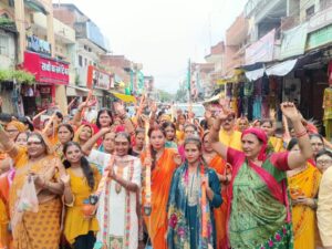 महिला कांवड़ यात्रियों ने किया दुग्धेश्वर महादेव का किया जलाभिषेक, हर-हर महादेव से गूंजा नगर