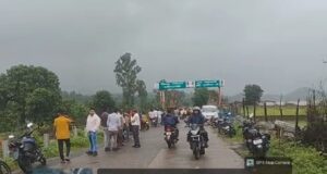 सन्दिग्ध परिस्थितियों में रेलवे लाइन पड़ मिला युवक का कटा हुआ शव, जांच में जुटी पुलिस