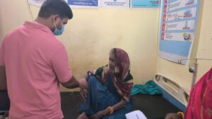 नौगढ़ में आंगन में स्नान करने गई वृद्धा को सांप ने डसा, चार डोज एंटी स्नेक वेनम से बची जान, दो घंटे बाद आया होश