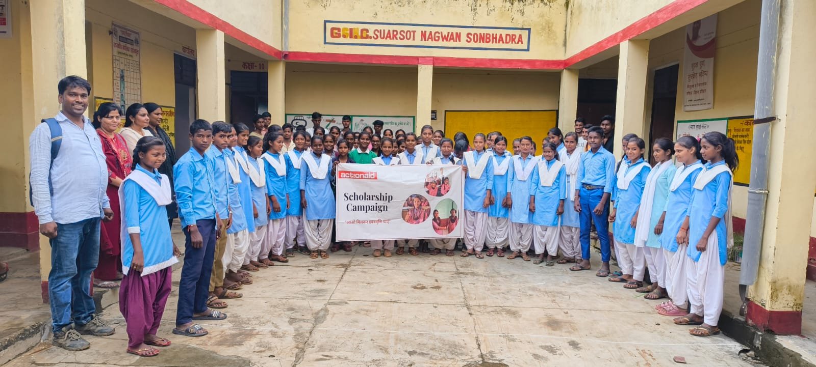 एक्शन एड द्वारा ‘आओ मिलकर छात्रवृत्ति पाएं’ अभियान के तहत छात्राओं को दी जानकारी