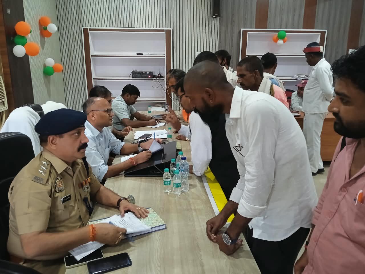 शिकायतों का गुणवत्तापूर्ण व समयबद्ध निस्तारण सुनिश्चित करें: डीएम