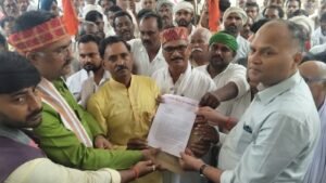 विन्ध्य एक्सप्रेस-वे वापस लेने और 16 सूत्रीय मांगों को लेकर विरोध प्रदर्शन
