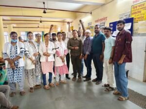 एनएचएम संविदा एवं आउटसोर्सिंग कर्मचारियों ने काली पट्टी बांधकर किया सांकेतिक विरोध प्रदर्शन