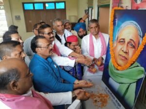 सपा कार्यालय पर मनाई गई मान्यवर कांशीराम की पुण्यतिथि