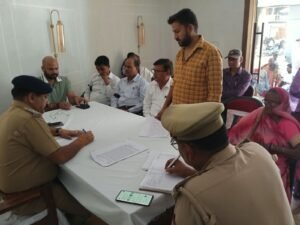 पुलिस-राजस्व की संयुक्त टीम ने सुनी फरियाद, सीओ सिटी रणधीर मिश्रा ने की जनसुनवाई
