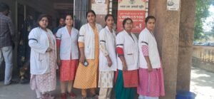 नर्सिंग कर्मियों का काली पट्टी बांधकर विरोध प्रदर्शन, 13 सूत्रीय मांगों को लेकर जताया आक्रोश