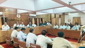 पोलिंग पार्टियों की रवानगी व मतपेटियों को वाराणसी में जमा कराने तक की व्यवस्थाओं का डीआईओ ने की समीक्षा