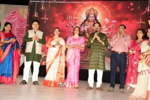 रेनुसागर में डांडिया की मनमोहक प्रस्तुतियों ने मोहा मन, सांस्कृतिक रंगों से सजी शाम