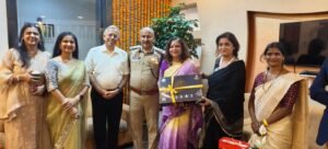 आईएएसओडब्ल्यूए के कार्यक्रम में छाए जनपद सोनभद्र के उत्पाद,’सोन अर्थ’ गिफ्ट हैंपर वरिष्ठ अधिकारियों को किए भेंट