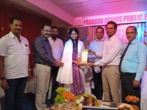 सोनभद्र की बेटी शिवांगी दुबे ने UPSC में पाया 9वां रैंक, स्कूल में हुआ सम्मान