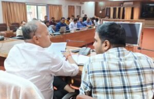 उज्ज्वला योजना में दो मुफ्त सिलेंडर रिफिल पर समीक्षा बैठक